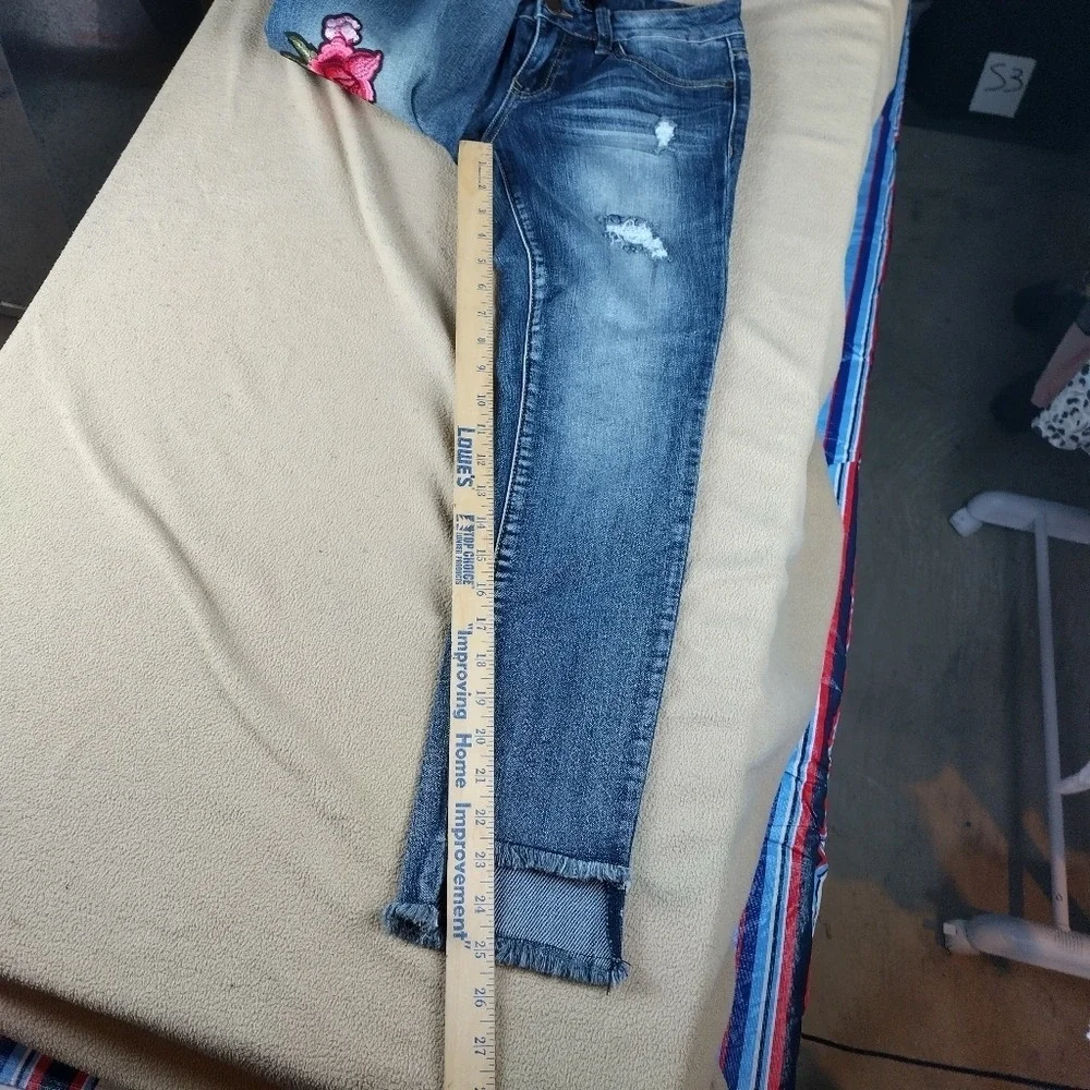 Dollhouse Charley Women's Size 3 Jeans  Blue Denim Ankle Distressed  Rose Patch